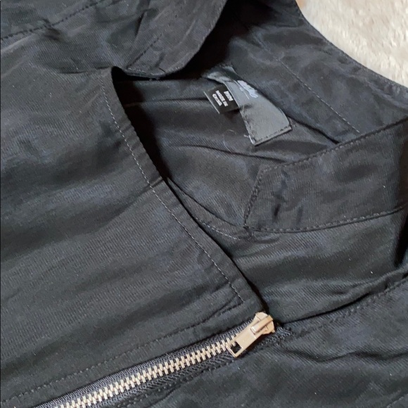 Sleeveless polyester top - Picture 2 of 3